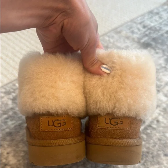 Ugg Cozy boots size 7 - Picture 3 of 3